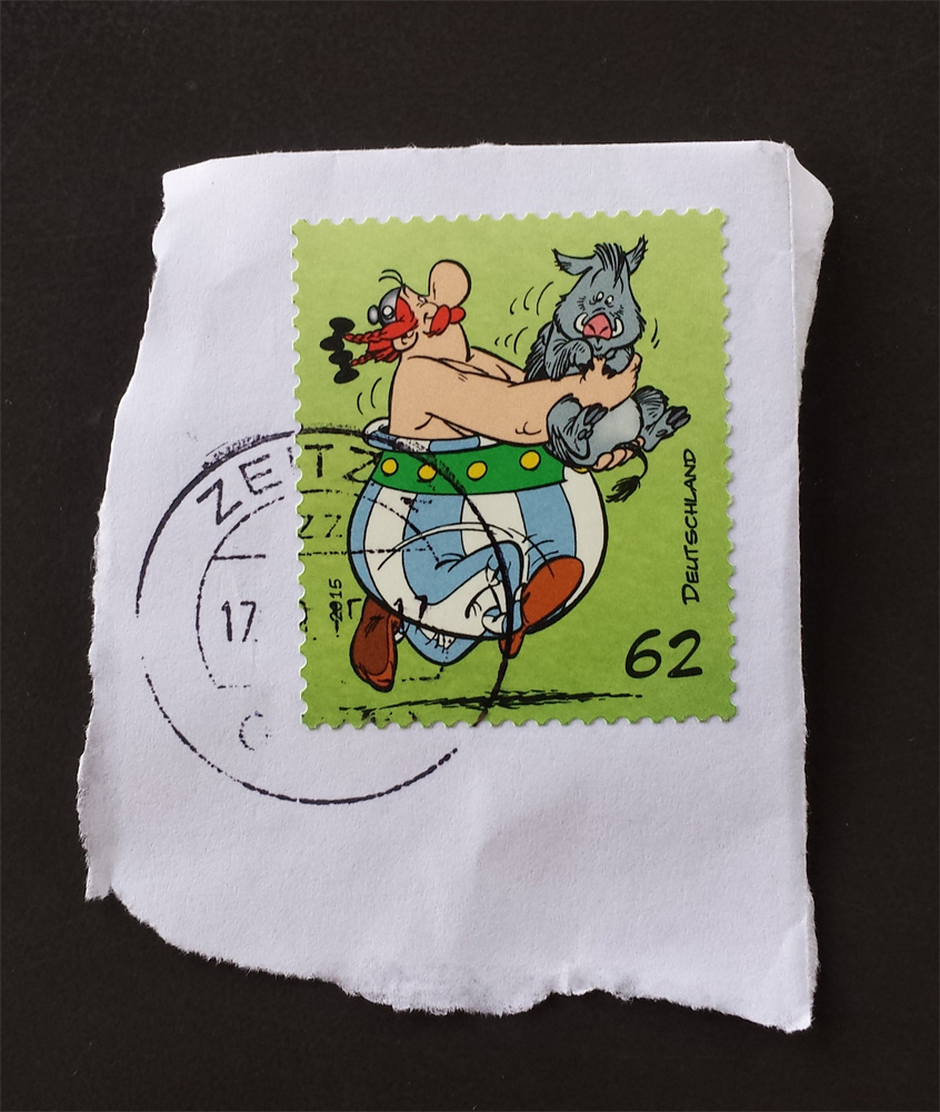 Obelix-Briefmarke mit Kuschel-Wildschwein.