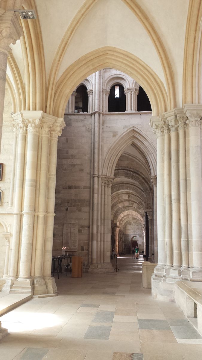 Im Inneren der Basilique Sainte-Marie-Madeleine de Vézelay