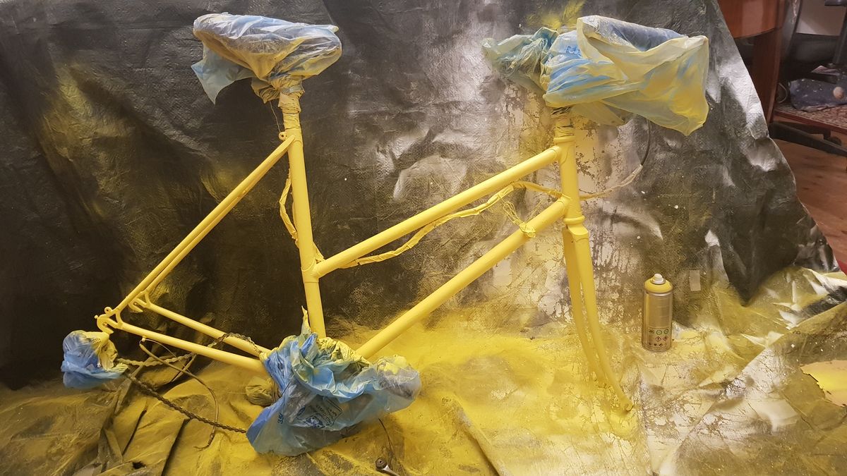 Gelbe Farbe auf dem italienischen Damen-Rennrad